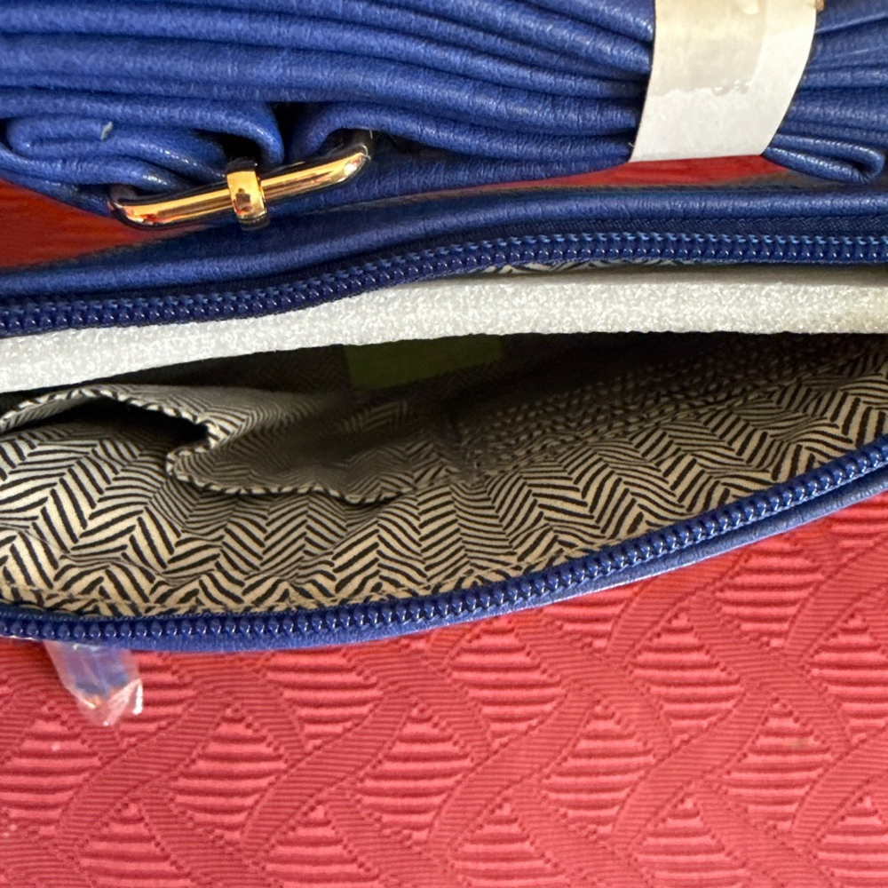 Brentano Navy Crossbody Bag with Adjustable Strap & Interior Pockets - Picture 5 of 8